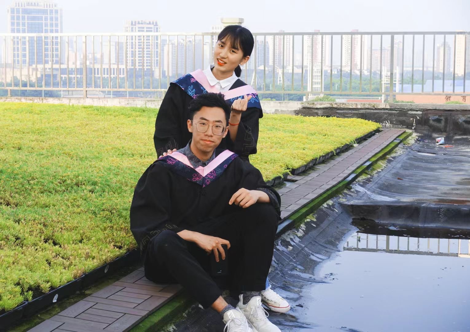 李炳春和张棋的毕业合影